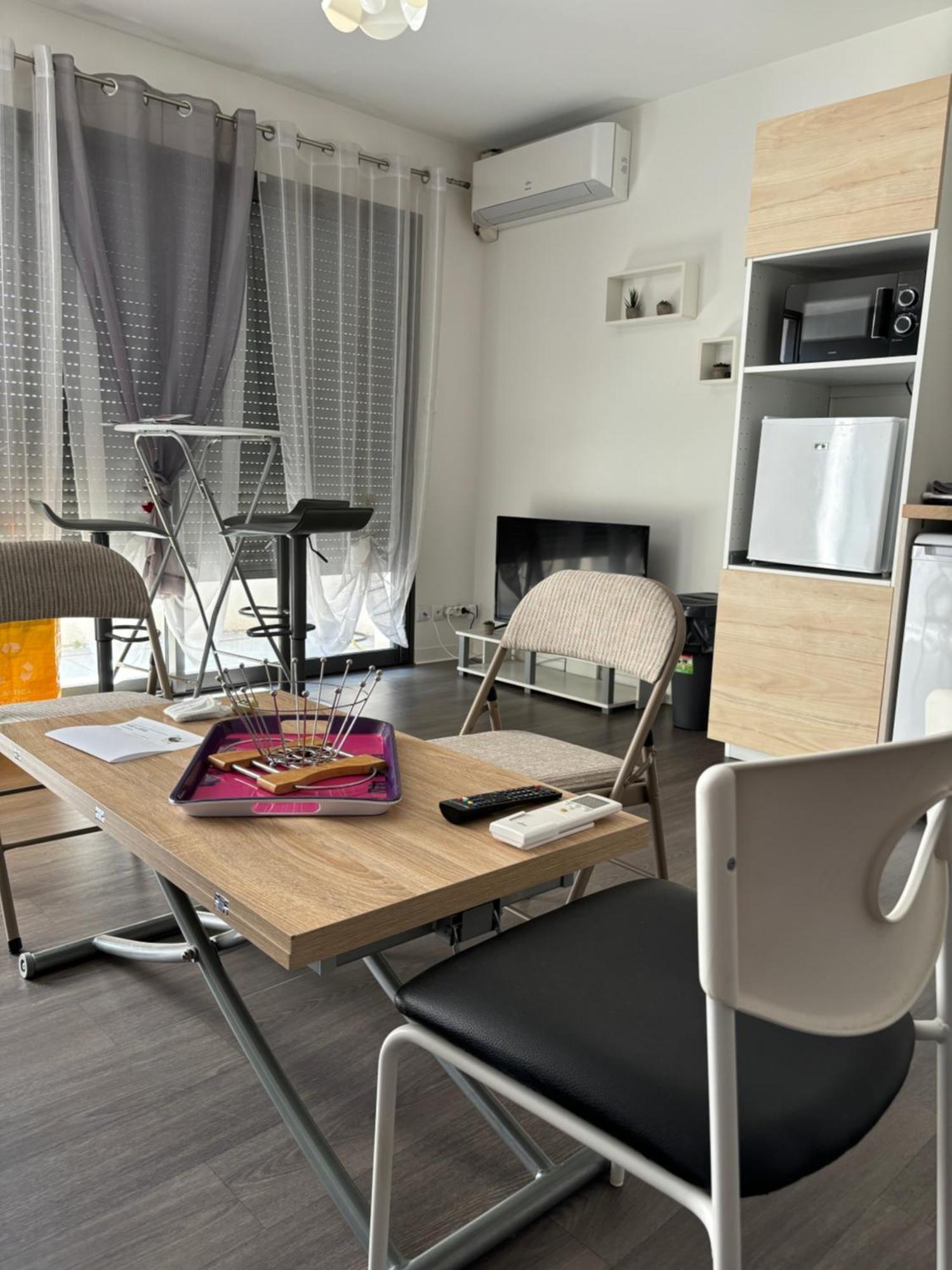 Grand Studio Confortable Et Spacieux Avec Terrasse فيلنوف ليه ماجولون المظهر الخارجي الصورة